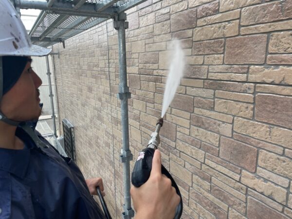浜松市にて外壁塗装　高圧洗浄！