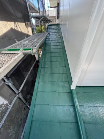浜松市南区高塚町にて、屋根塗装の仕上げを行いました！