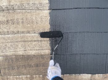 磐田市堀之内にて、屋根塗装の中塗りを行いました！